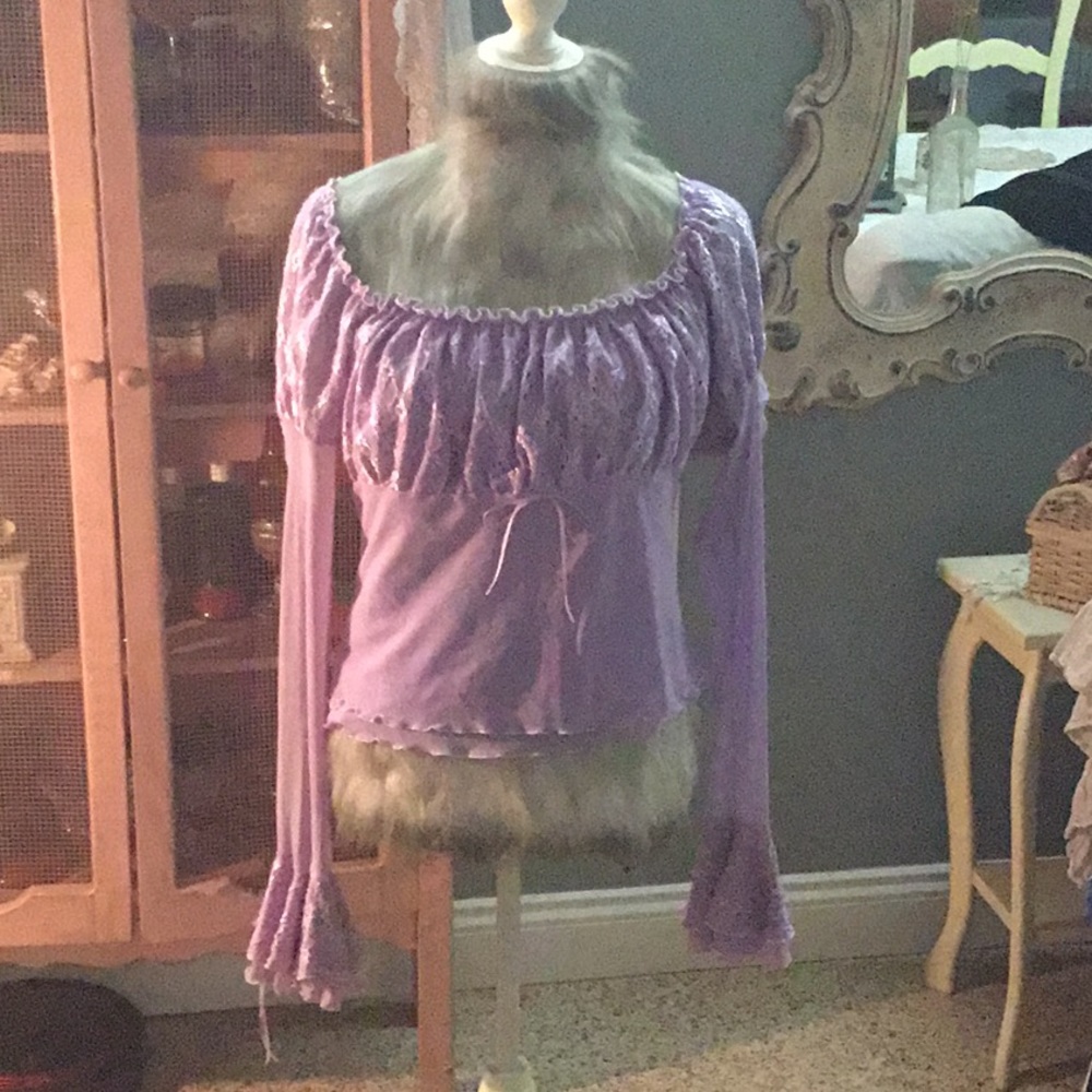 Woman’s L long sleeve shirt